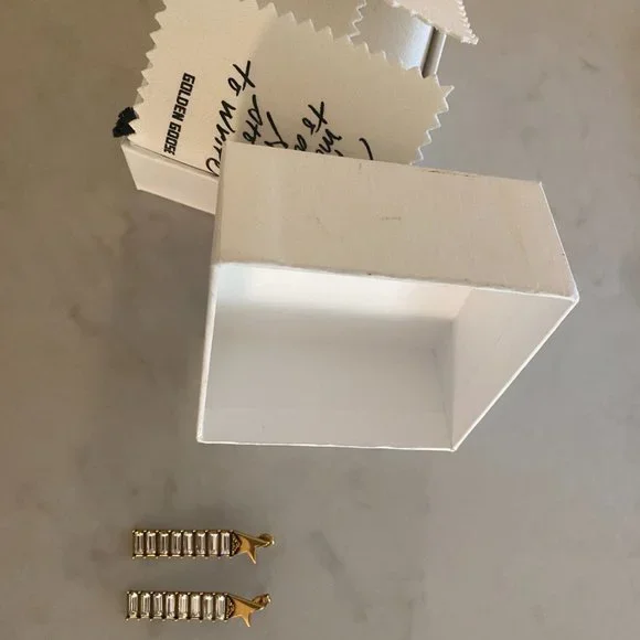 Drop earrings with old gold star and baguette-shaped crystals - Picture 3 of 4